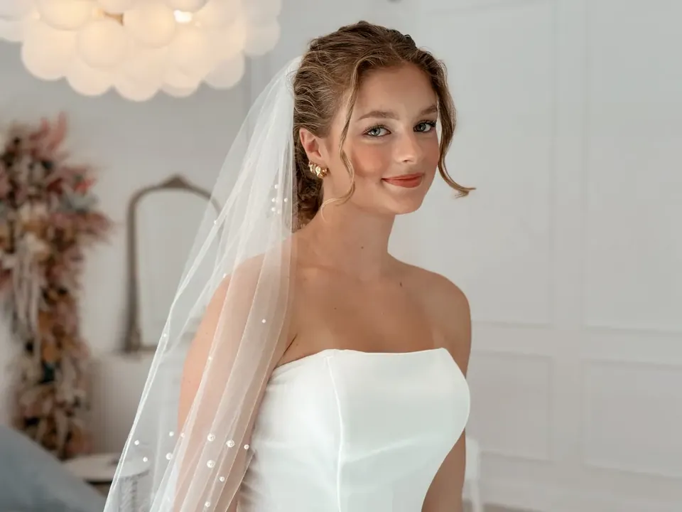 A veil from the Veils & Accessories collection