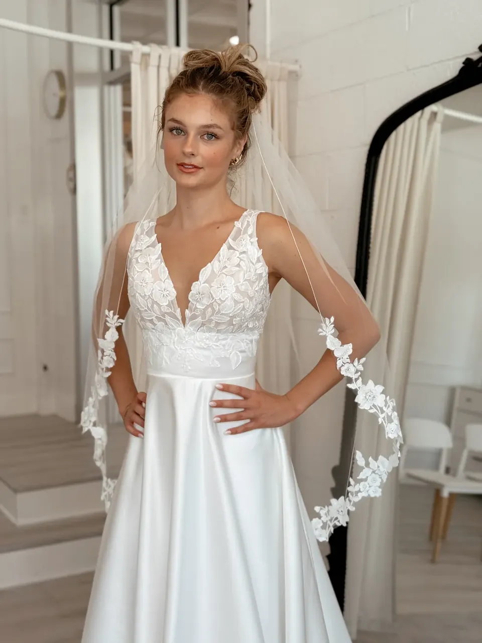 A veil from the Veils & Accessories collection